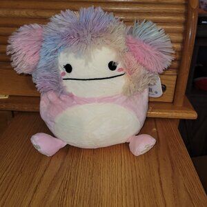 Squishmallows, Caparinne the Bigfoot